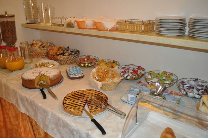 Breakfast/Coffee Service 15 of 32