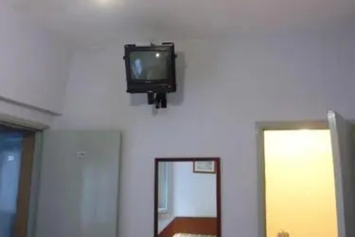 Room 11 of 14