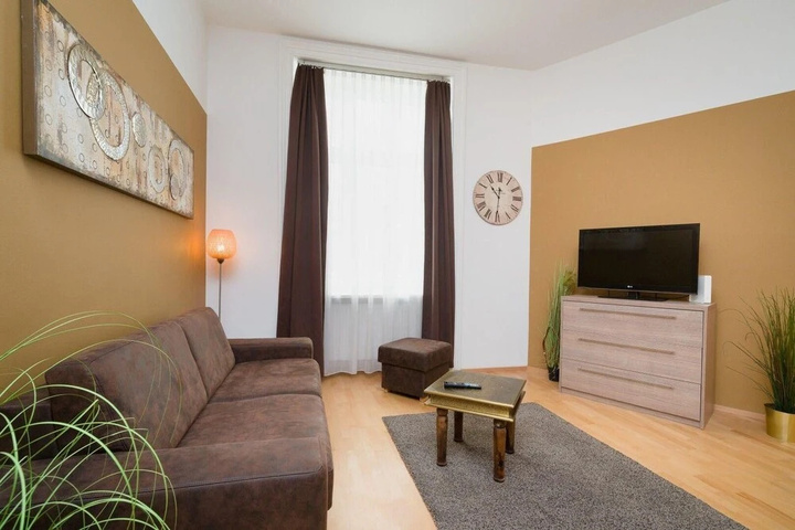 Room 6 of 18