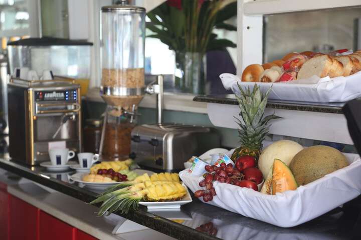 Breakfast/Coffee Service 70 of 108