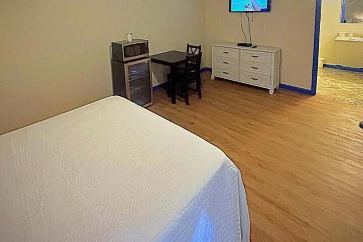 Room 2 of 16