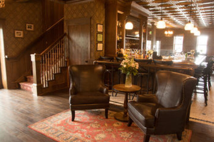 Lounge 31 of 47