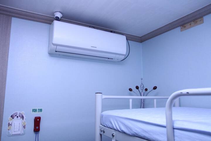 Room 8 of 70