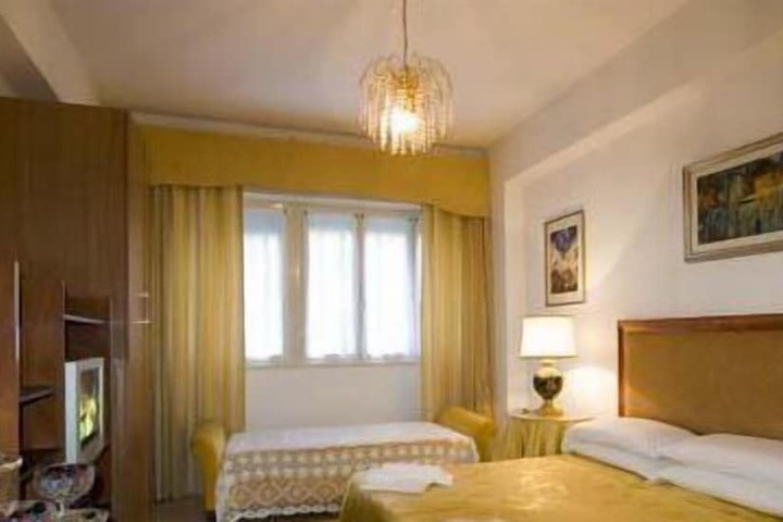 Room 12 of 40