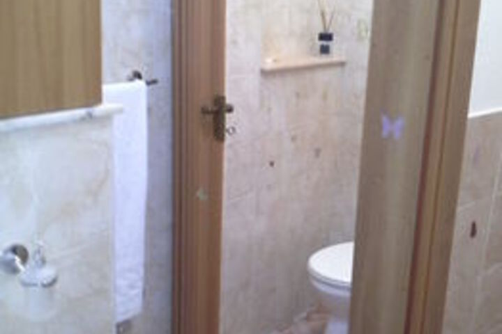 Room 5 of 33