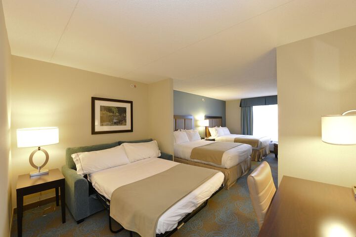 2 Queen Beds (1 of 21)