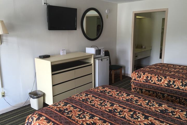 2 Double Beds (1 of 7)