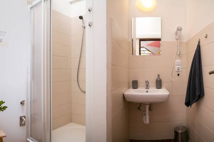 Room 15 of 68