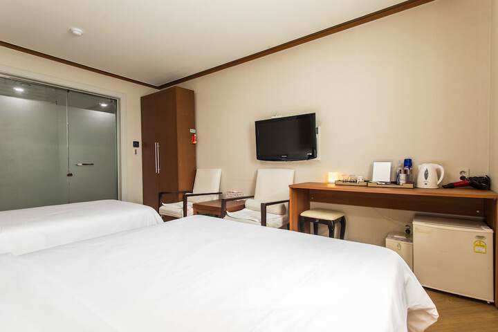 Room 13 of 48