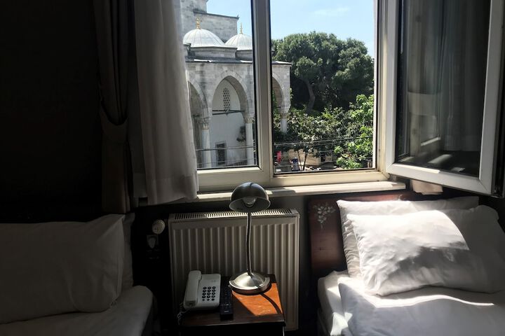 Room 22 of 76