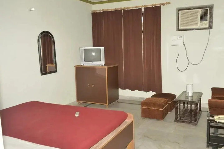 Room 3 of 10
