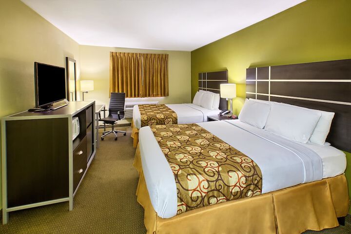 Accessible 1 Queen Bed (10 of 14)