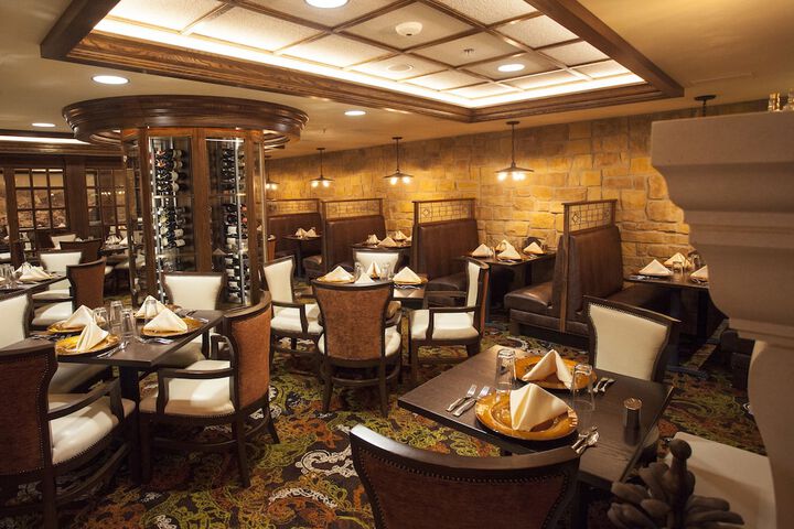 Dining 40 of 56