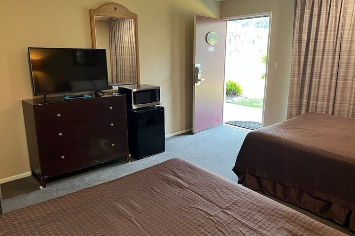 2 Queen Beds (8 of 24)