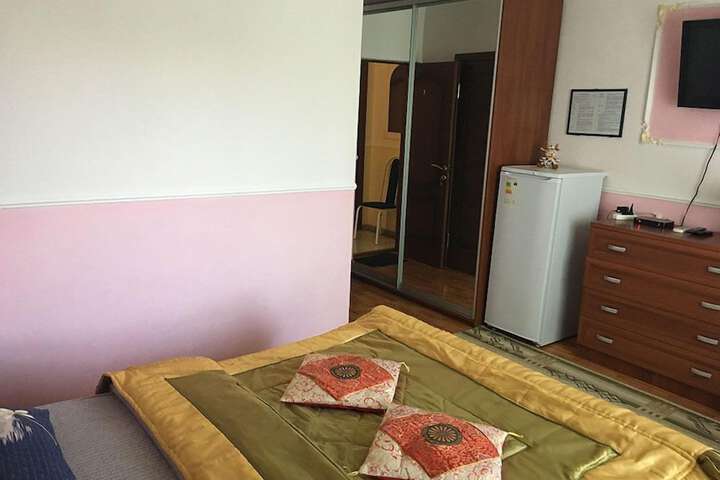 Room 8 of 28