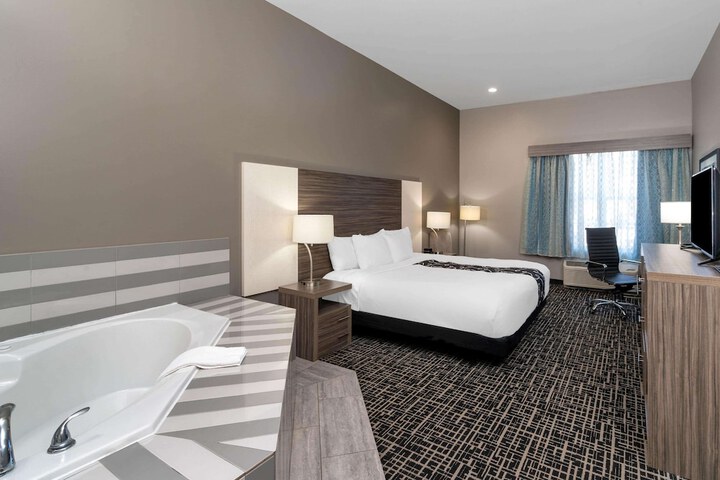 1 King Bed (8 of 8)