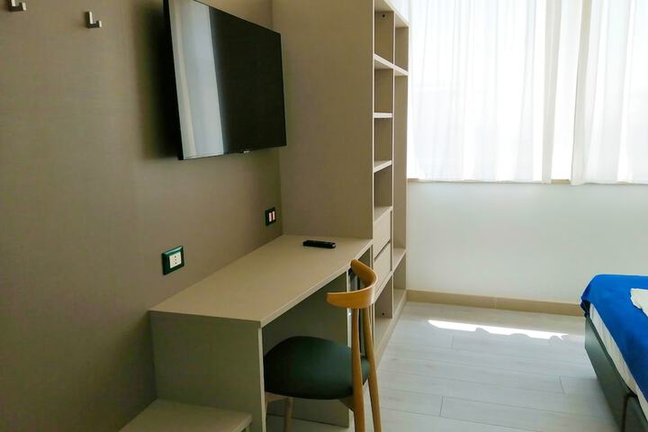 Room 7 of 98