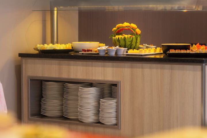Dining 45 of 81