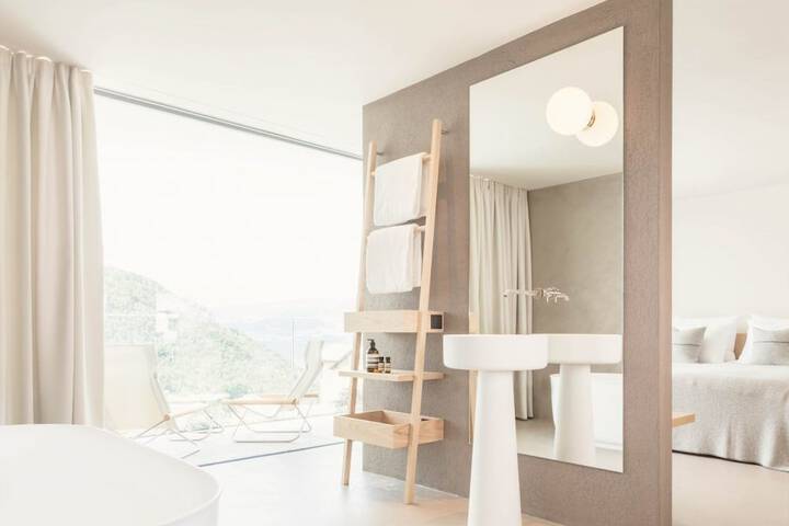 Room 45 of 76