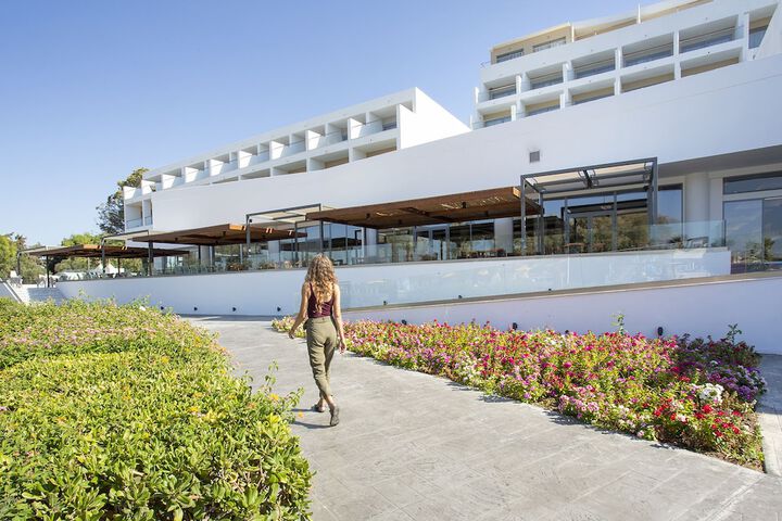 Hotel Exterior 39 of 40