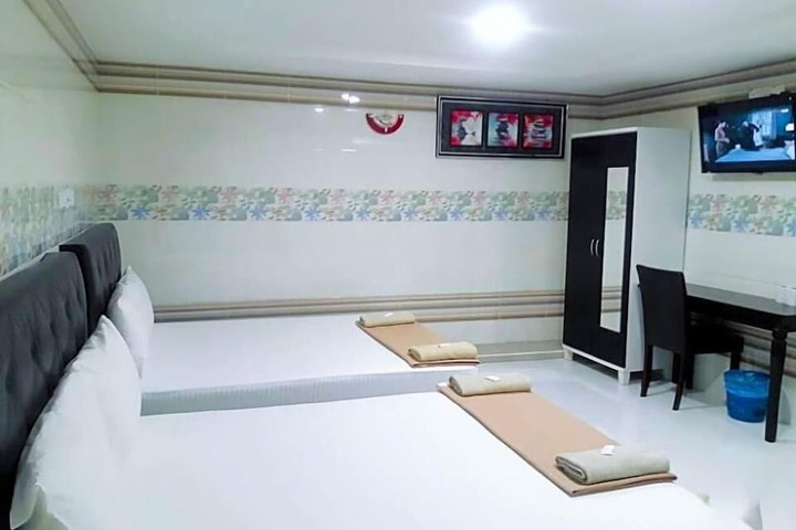 Room 6 of 22