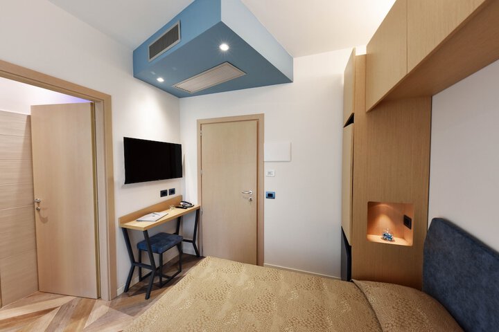Room 16 of 70