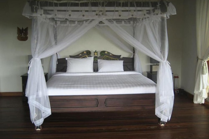 Room 8 of 34