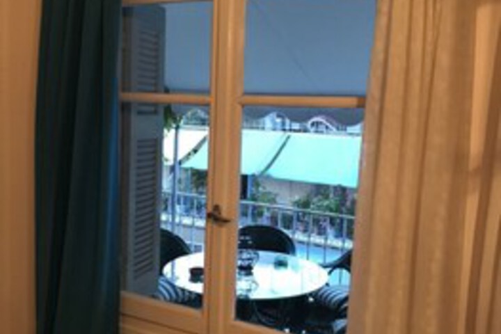 Room 52 of 74