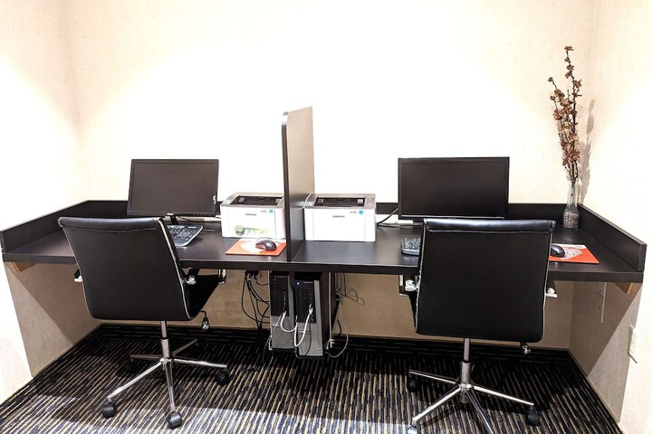 Business Center 24 of 25