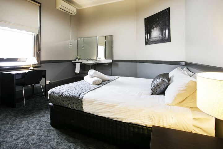 Room 5 of 16
