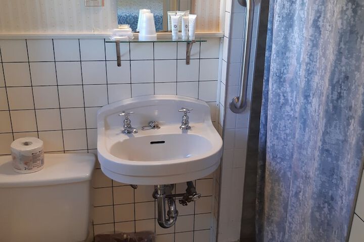 Room 187 of 215
