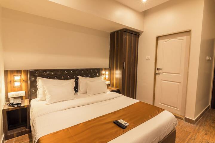Room 7 of 8