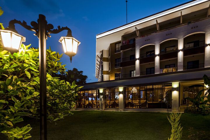 Hotel 97 of 100