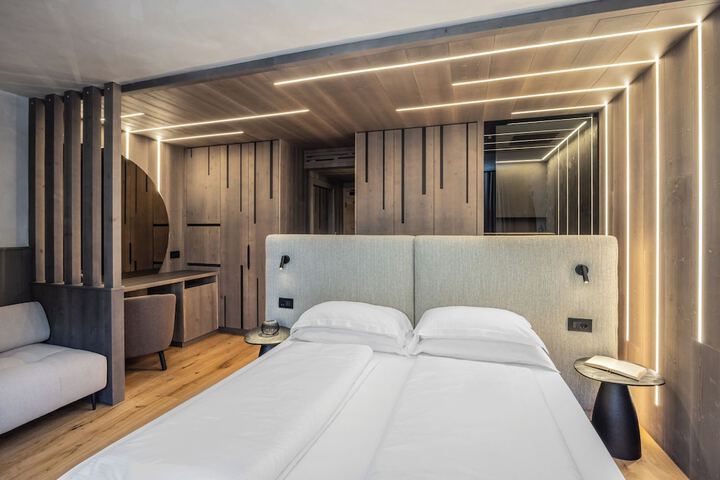 Room 102 of 192