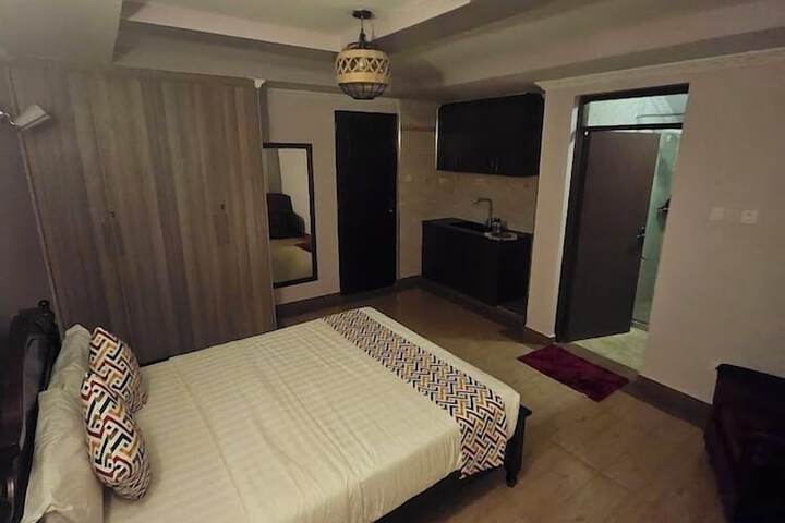 Room 7 of 32