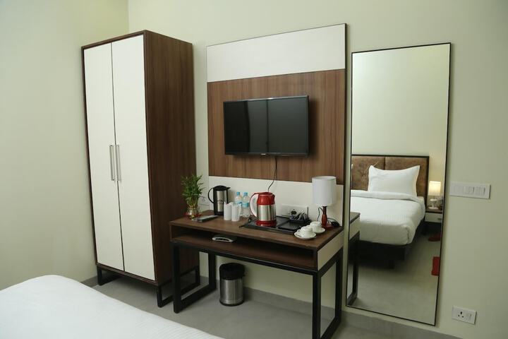 Room 11 of 40