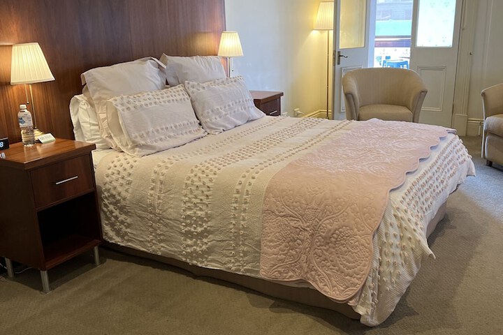 Room 6 of 39