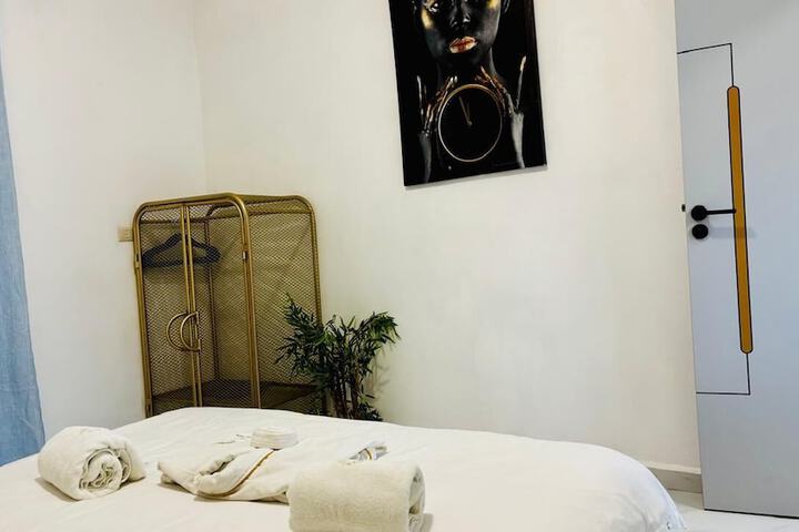 Room 27 of 339