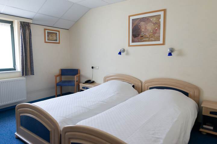 Room 3 of 34