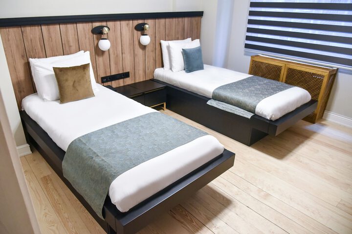 Room 13 of 61