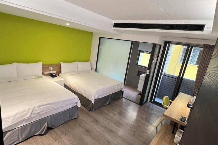 Room 33 of 94