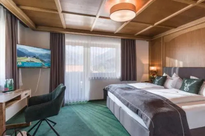 Room 4 of 15