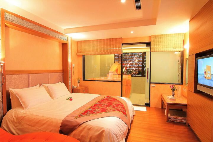 Room 19 of 81