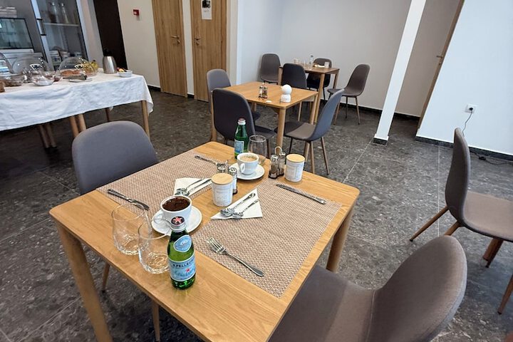 Dining 65 of 76