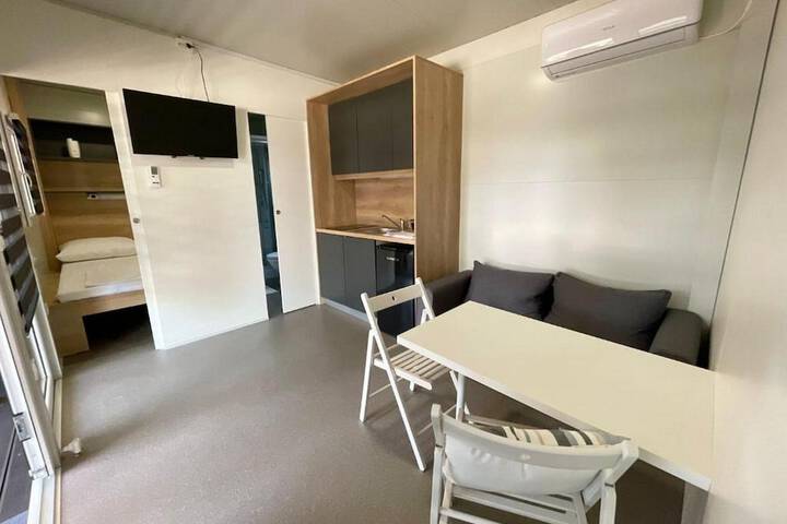 Room 5 of 28