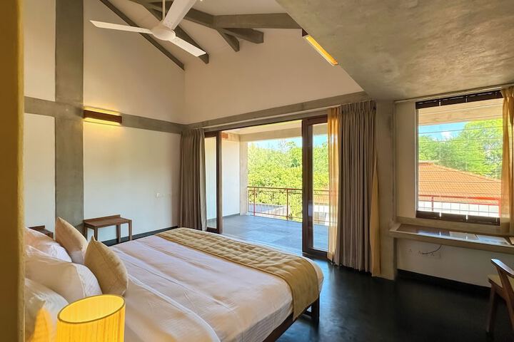 Room 4 of 30