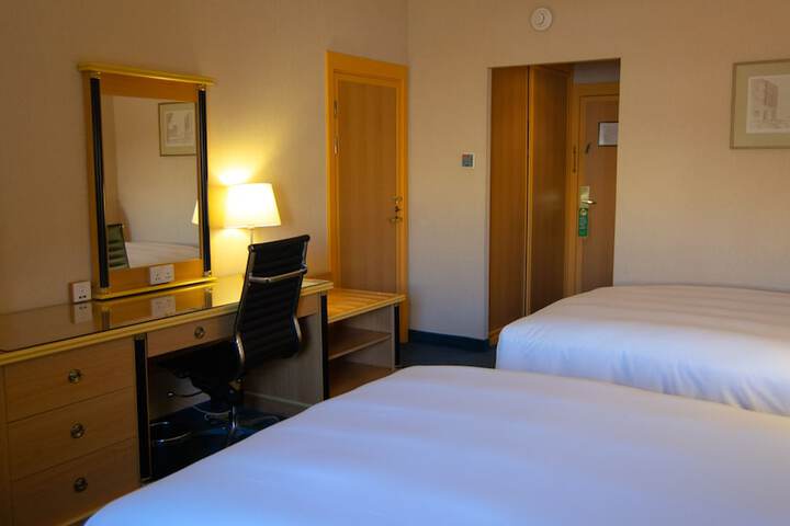 Room 25 of 109