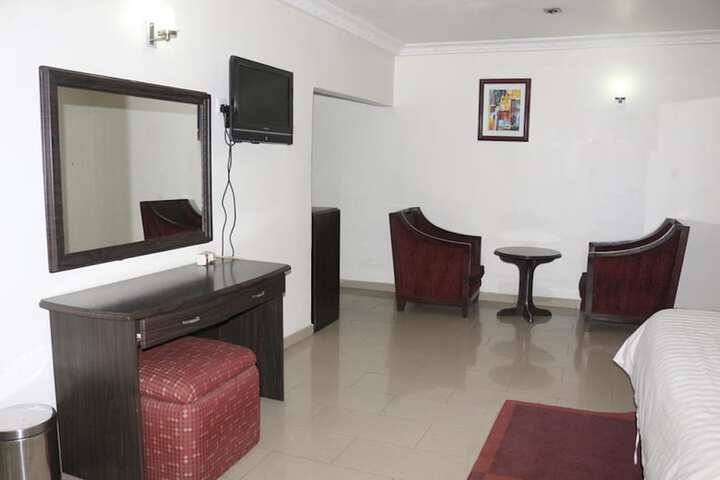 Room 13 of 18