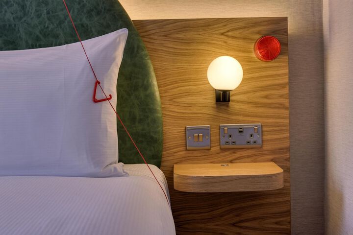 Room 15 of 103