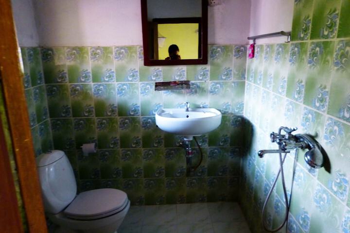 Room 8 of 19